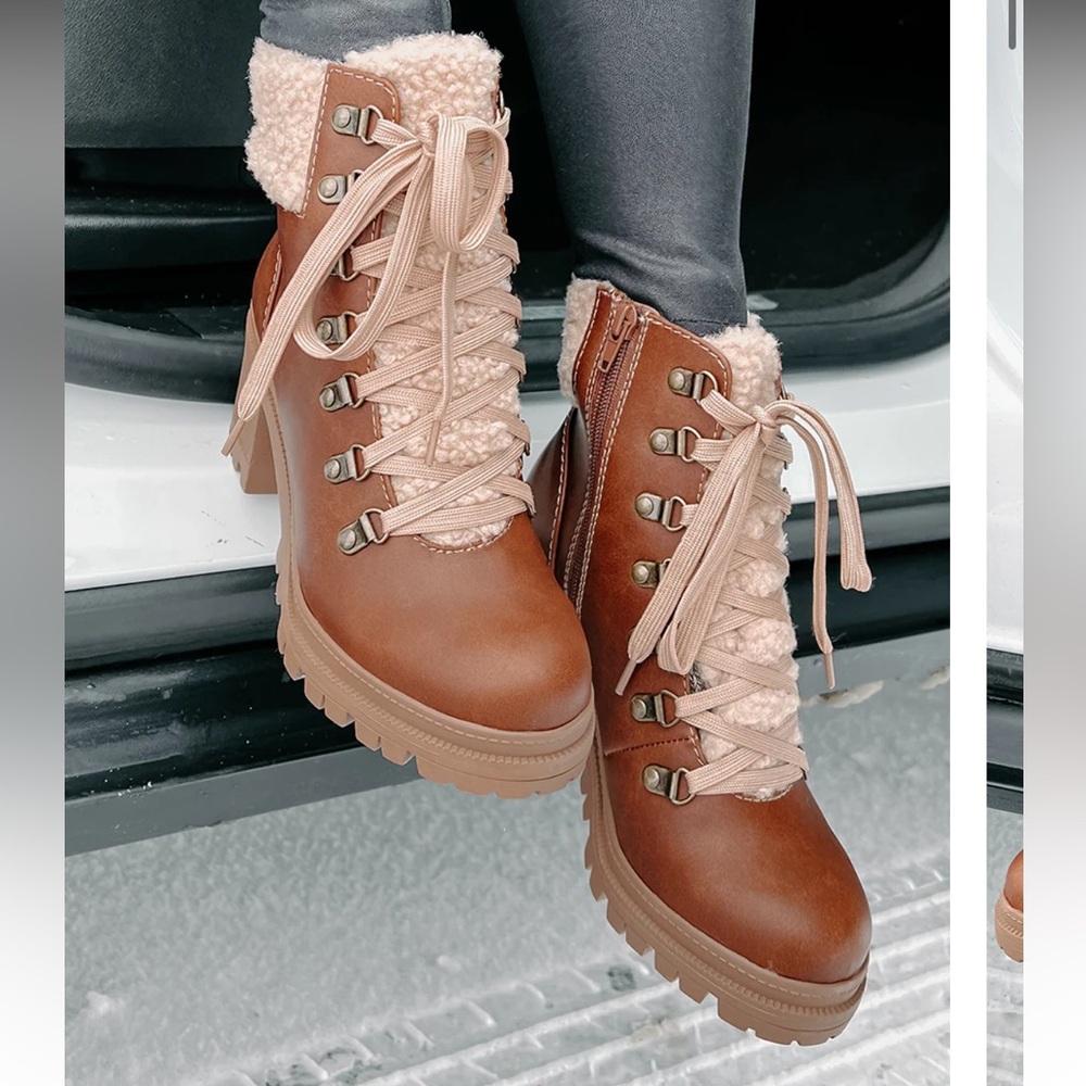 Universal Thread Tan Sherpa Boots - Picture 2 of 6